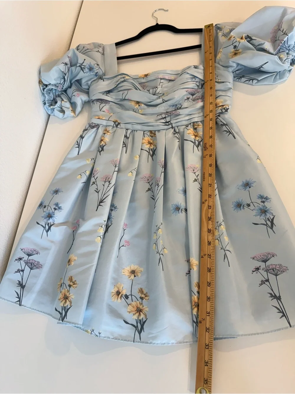 Self Portrait Blue Floral
Taffeta Watercolor Puff Sleeve Mini
Dress Sz 6 - Picture 15 of 16